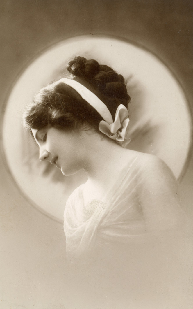 Solange Jeanne Helbling courtisée