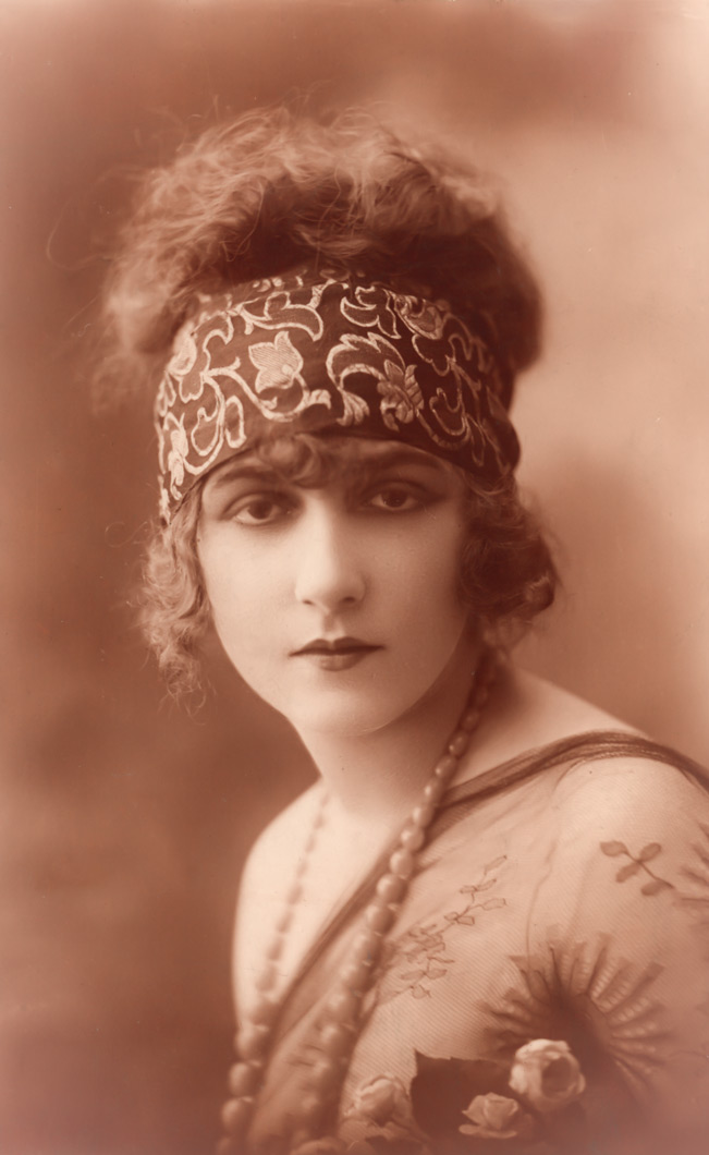 christiane-2 Jeanne Helbling courtisée