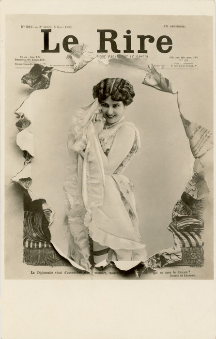 Le Rire – L'art du journal déchiré vers 1900 Dans cette carte postale ancienne, une jeune femme semble surgir des pages déchirées du Rire. Son portrait, entouré de morceaux de papier, donne à cette composition un étonnant effet de profondeur.