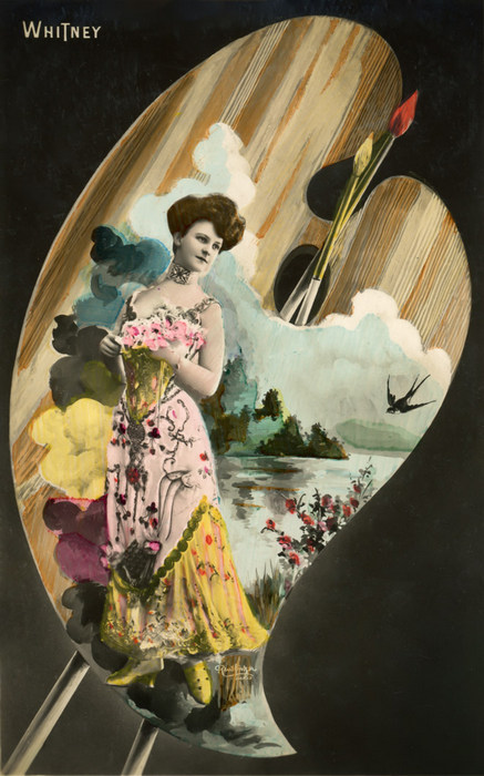 Whitney – La palette de peintre fleurie vers 1900 Dans cette carte postale colorisée de la Belle Époque, Whitney apparaît au cœur d’une palette de peintre, entourée de fleurs et d’un paysage. Les couleurs rehaussent sa robe, les éléments floraux et les motifs de la palette, donnant à cette composition toute sa richesse décorative.