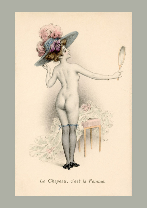 Le chapeau, c'est la femme – Rudolf Rössler Dans cette illustration de Rudolf Rössler, une élégante essayant un spectaculaire chapeau orné de plumes se regarde dans un miroir. La légende « Le Chapeau, c'est la Femme » souligne avec humour l'importance du chapeau à la Belle Époque.