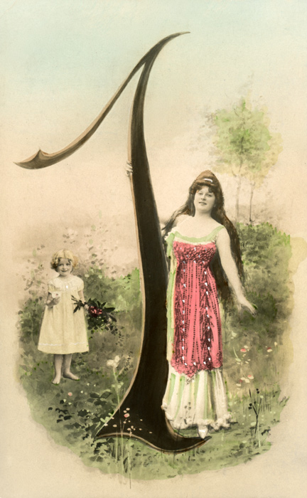 Chiffre illustré 1 colorisé – Belle Époque Dans cette carte postale colorisée de la Belle Époque, une jeune femme et une fillette prennent place autour du chiffre 1, au cœur d’un décor champêtre. Les couleurs délicates rehaussent les vêtements des personnages et les fleurs du paysage.