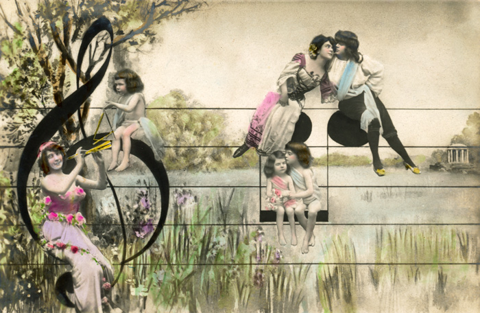 Duo sur la portée – Photomontage musical Belle Époque Dans ce photomontage de la Belle Époque, un couple et des enfants prennent place sur une portée musicale dominée par une grande clé de sol. Le décor peint et les silhouettes des personnages composent une scène musicale originale.