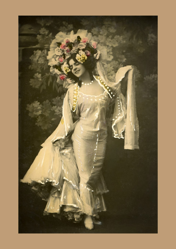 Photographie ancienne d'une élégante femme en tenue de la Belle Époque et des Années folles restaurée par Ernestine & Clotaire